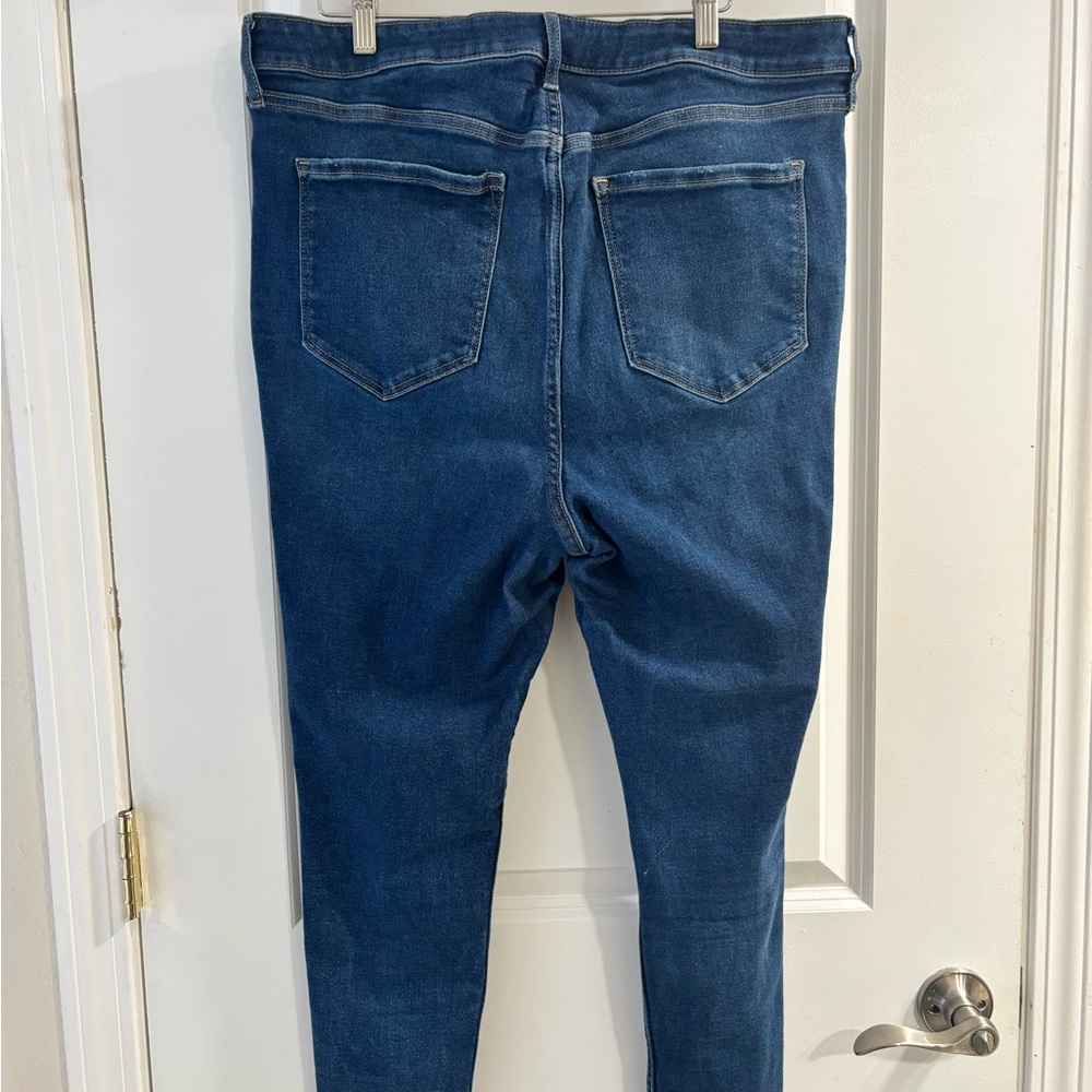 Old Navy Women's 360• Stretch Extra High Rise Rockstar Super Skinny Raw Hem Jean - Picture 7 of 7